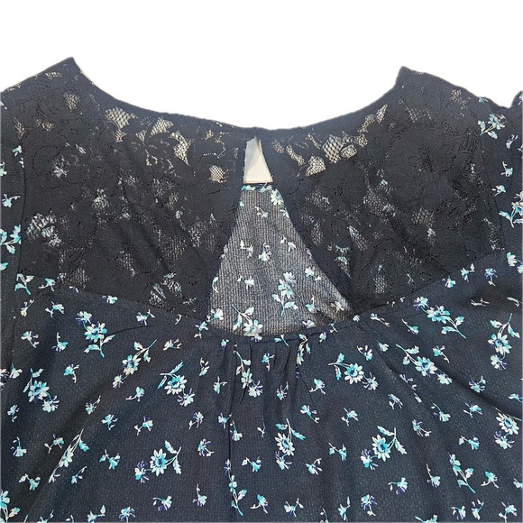 Torrid Blouse Womens 1 Black Blue Floral Lace Yoke Flutter Sleeve Top‎ Plus Size - Picture 9 of 9